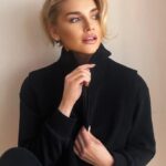 Natalya Mogilenets Instagram - Зловила себе на думці, що останнім разом, всі мої публікації тільки з важливих подій мого життя ... Я зовсім перестала ділитися своїм життям ... Бо змінився сенс і я сама…Не знаю, добре це, чи погано? Я завжди дію за своїми відчуттями…Моє життя змінилося, як і всіх українців. Сьогодні рік, як немає мого батька…Я щоразу прокручую, як би я могла його провезти з окупації Херсона… І врятувати…Дуже сумую і розумію, що війна забрала найдорожче…Цінуйте своїх батьків, поки вони з вами❤️