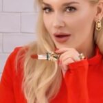 Natalya Mogilenets Instagram - Українська версія пісні «Помада» доступна вже на всіх цифрових платформах❤️Хто ще не чув, гарного прослуховування 🤗 Автор тексту @andrew_osadchuk_