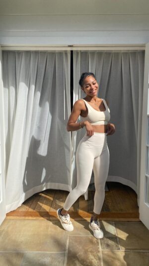 Natasha Marc Instagram - Who takes care of you? 

-
-
@beautymarcfit @fabletics
-
#fitness #cream #neutrals #twopieceset #quads #glutes #abs #smiles #braids #lifestyle