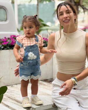 Natasha Domínguez Instagram - Mi mejor amiga y yo aquí en el chisme✨🤗💖