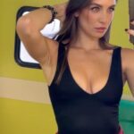 Natasha Domínguez Instagram - Vivimos soñando con tener éxito ✨nos ponemos un millon de metas y al final sobrepensamos tanto las cosas que nos quedamos esperando el momento perfecto... Que nunca llega. En mi caso, ser actriz, empresaria, hacer crecer mi marca, atender mi negocio, sacar al mercado mi nueva app, además de ser mamá, esposa... Si buscara ser perfecta en todo, terminaría frustrandome cada vez. Lo importante es que conozcamos nuestros limites, demos siempre lo mejor de nosotros, y no dejemos que la búsqueda de perfección nos paralice Y a ti ¿Te paraliza la perfección?