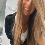 Natasha Domínguez Instagram - Adivina que % de los colocas en tu piel es absorbido por tu cuerpo? A) 100% B) 60% C) 15% D) No se absorbe @evaavobeauty 🫶🏼 #losleo #skincare #hair #healthy #influencer