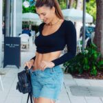 Natasha Domínguez Instagram - Menos mal que me gusta la ropa over sized porque desde que me tomo mis LB todo me queda grande 🤭😍 . Si no sabes que son las LB busca en mis historias destacadas y en el link en mi perfil! . A ti que estilo te gusta más? 🫶🏼 #momsofinstagram #beforeandafter #fitnessmotivation #postpartum