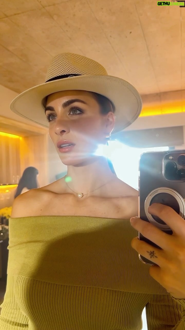 Natasha Domínguez Instagram - Creer es crear… para mi no hay otra opción! @hilton @hualtahotel Dirección: @oviedostudios Dirección de Fotografía: @tanodevita Producción: @el_livingtv Representante: @alfatalento