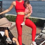 Natasha Domínguez Instagram - Díganme que no soy la única a la que no le sale la toallita 🫠🫠🫠 no ayudan!!
