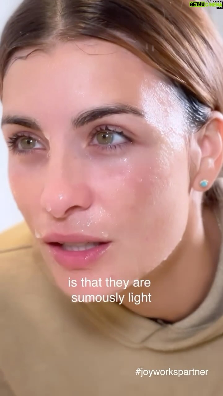 Natasha DomĂnguez Instagram - #joyworkspartner One of my priorities for 2024 is to spend more time practicing self-care. One of the ways I am doing this, is by treating my skin with quality skincare products, like @joyworksbeauty. Joy Works Beauty was created for people with sensitive skin and is available at Dollar General @dollargeneral for only $6 per product! Let me know what you think about Joy Works in the comments đ una de mis resoluciones para el #2024 es sin duda ponerme como prioridad y cuidarme y consentirme con @joyworksbeauty #joyworkspartner #vlogger #skincare #beauty