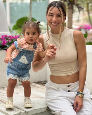 Natasha Domínguez Instagram - Mi mejor amiga y yo aquí en el chisme✨🤗💖