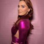 Natasza Urbańska Instagram - Czy ja nie pracuję z czarodziejami ? 🧙🏼‍♂️ Dziękuję moja niezawodna ekipo @osowczykmakeup @bartek_indyka @znanyfryzjer 🔥