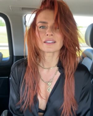 Natasza Urbańska Instagram - TORUŃ jadę do Was ! ❤️‍🔥

1 czy 2 ? 😈