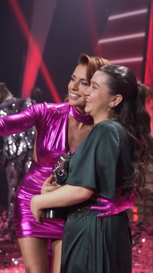 Natasza Urbańska Instagram - 𝗠𝗶𝗰𝗵𝗲𝗹𝗹 𝗦𝗶𝘄𝗮𝗸 z drużyny @nataszaofficial ✨ wygrała @thevoicekidstvp ✌️Zobaczcie co mówiła tuż po finale❗😍 🧡