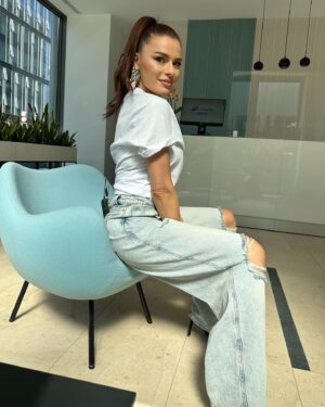 Natasza Urbańska Instagram - Nagrywałam dziś coś fajnego ☀️ Cudownego tygodnia dla Was Kochani !