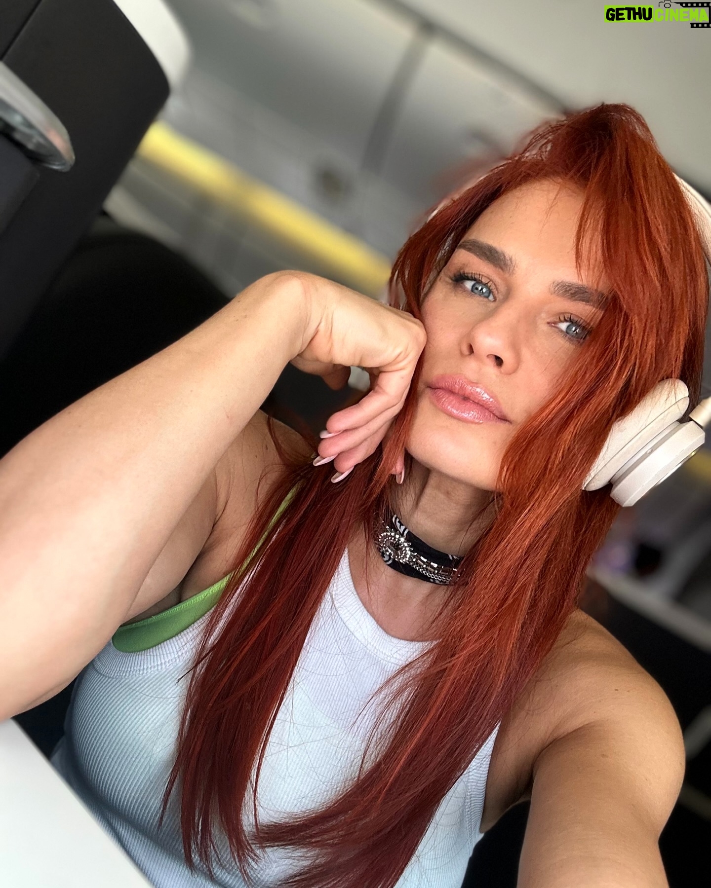 Natasza Urbańska Instagram - Moi Drodzy, sezon wakacyjny wystartował ! Polecam Wam @anextourpl , bo jako JEDYNY touroperator na polskim rynku oferuje swoim klientom przelot w klasie biznes w samolocie czarterowym do Turcji z Katowic oraz Warszawy !✈️ Komfort podróży w obie strony to podstawa dobrego wypoczynku ! #anextourpl #współpraca