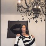 Nathalie Andreani Instagram - Pull Morgan nouvelle collection 🥰 Je te partage mes coups de cœurs Pull Morgan Pantalon luijo Chaussure guess Sac ystlaurent Tableau @fred_manenc 🥰🥰🥰