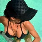 Nathalie Andreani Instagram - Première baignade… il va falloir chauffer ta piscine @gabano_officiel 🥶😜 Maillot souvenir du Mexique et casquette @rocknfreelife Tu as bon goût @gabano_officiel ….. #nathaliegabano #couplegoals #rocknfreelife