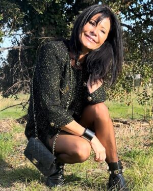 Nathalie Andreani Instagram - Le soleil caresse mon visage ….. un vent de de légèreté me traverse l’esprit ….. le bonheur s’installe ! ❤️❤️❤️