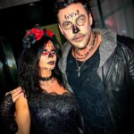 Nathalie Andreani Instagram - La soirée d’Halloween de @jeremstar également l’occasion de fêter nos 1 an de mariage!! 👻🎃👩🏻‍❤️‍👨🏻💍 C’était la folie !!! Complètement déjanté … 😱🔥😈🎃👻🔞⚰️🩸 Un grand merci à @nadege_robin_cuoc pour avoir réalisé nos maquillages!!! 🥰✨