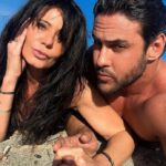 Nathalie Andreani Instagram - On vous souhaite de joyeuses fêtes de Pâques!!! 🥰🎉✨✨ N’abusez pas trop du chocolat… 😜🐣🍫🍫 Vous avez prévu quoi pour ce week-end de Pâques ??? @nathalie_andreani_lavilla2 #nathaliegabano #pâques #nathalieandreani #bonnefete #gabano