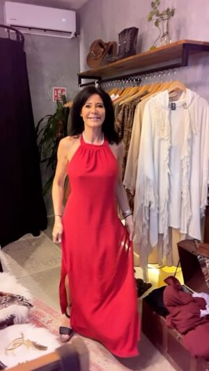 Nathalie Andreani Instagram - A ton avis j ai choisis quelle robe ? 💃🏼💃🏼

Même au Mexique je trouve le moyen de lui faire faire les boutiques 🤦🏽‍♀️🥰

#nathaliegabano #mexique #tulum #vacances #couple #couplegoals #telerealite