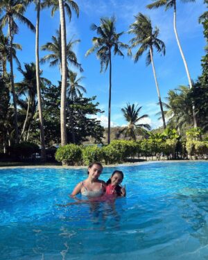 Nathalie Hart Instagram - Summer 🤩