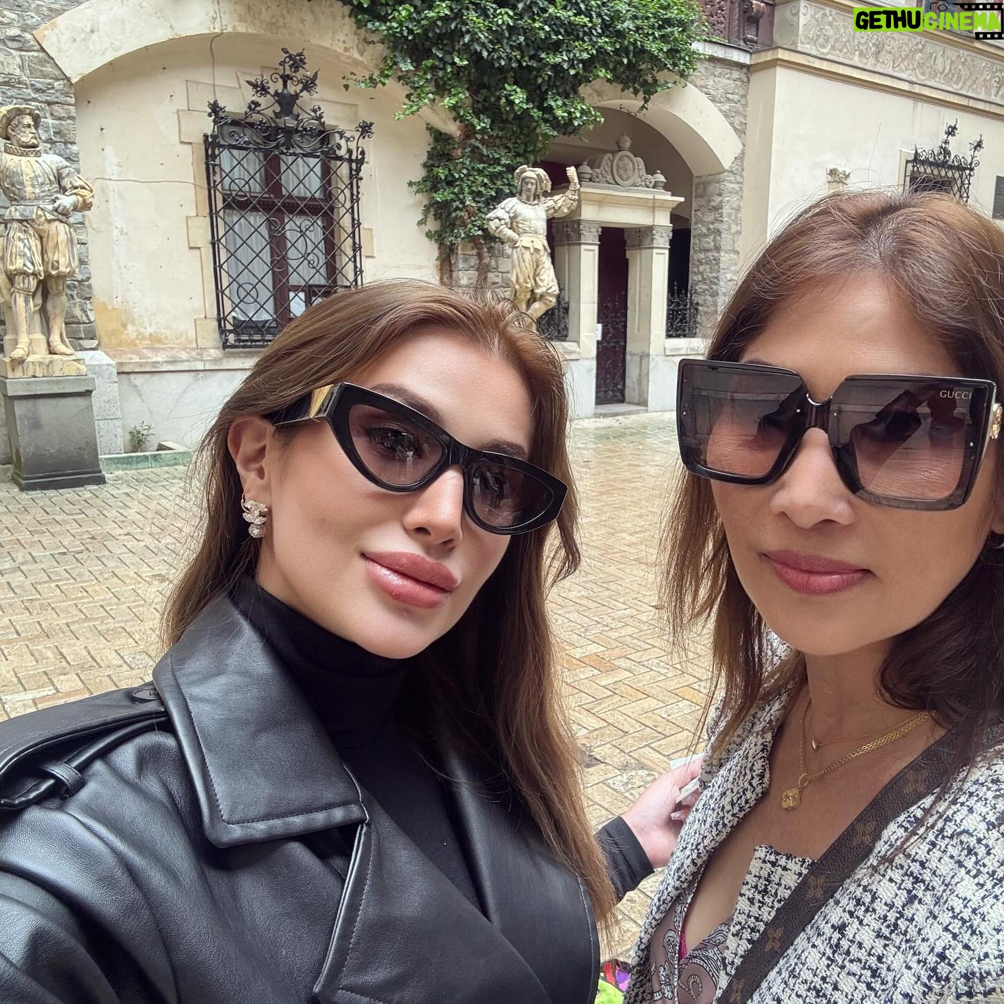 Nathalie Hart Instagram - Romania is kind of amazing 🫡😎🥰