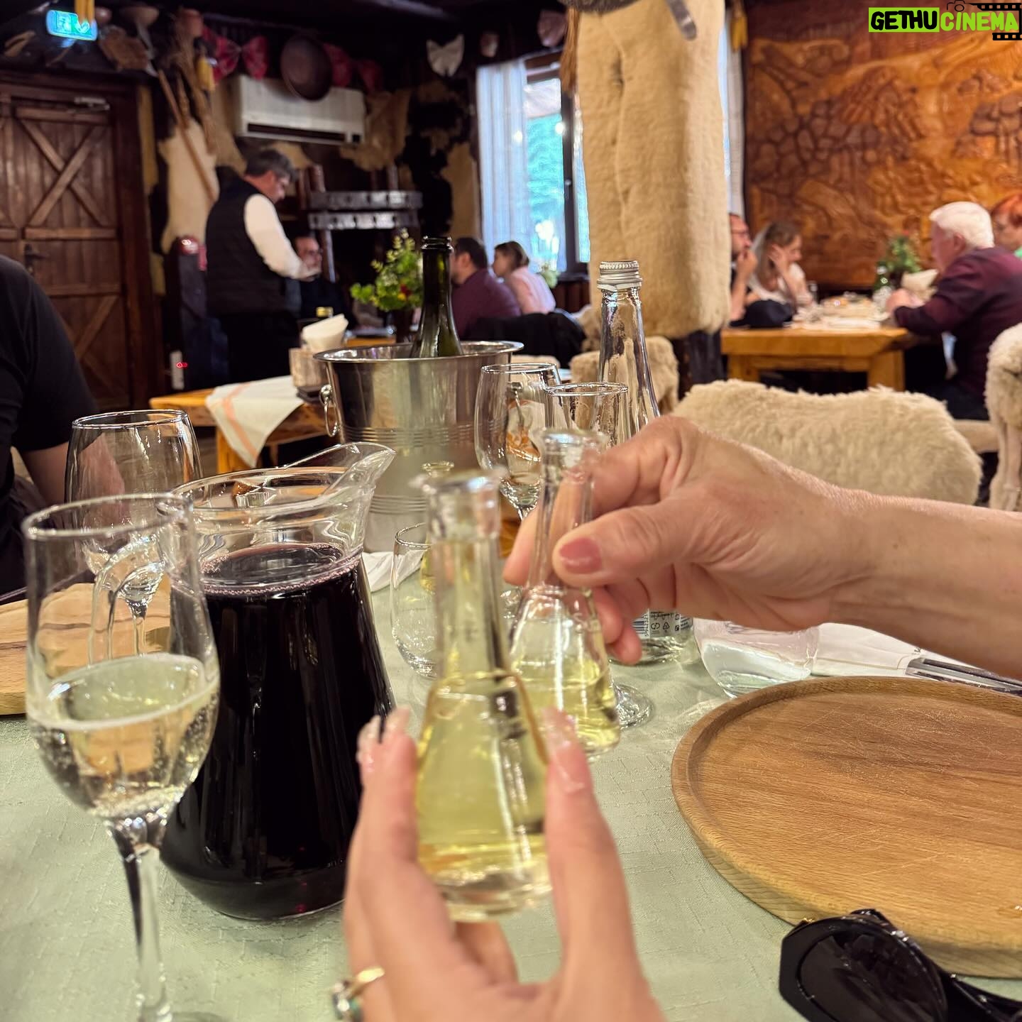 Nathalie Hart Instagram - Romania is kind of amazing 🫡😎🥰