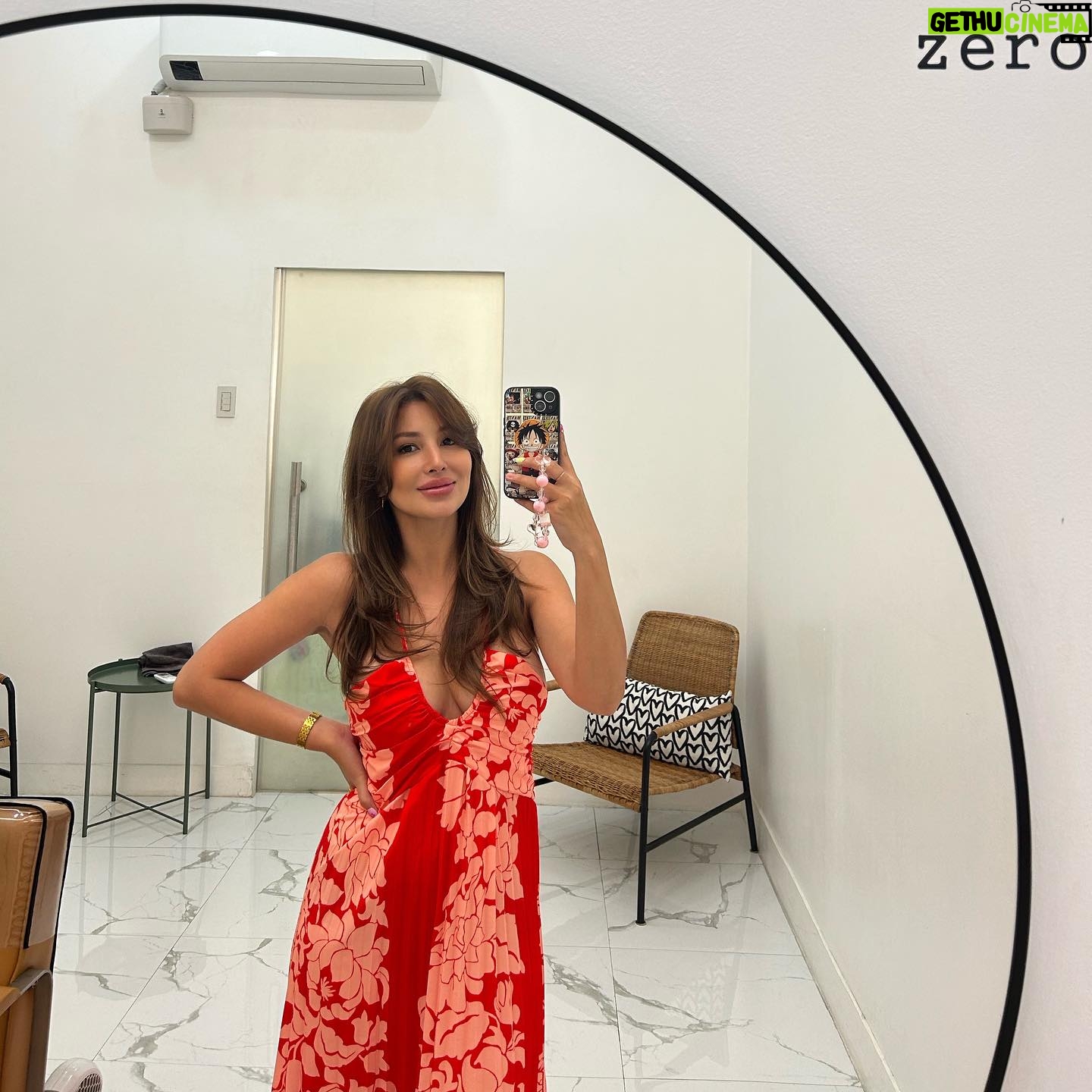 Nathalie Hart Instagram - Extended bday celebration 🍾 Decided to Pamper myself at @royalaestheticsph with my favorite vitamin drip that makes me fresh and young 😭🤯🤩 thank you @armissyou for my Baby LV bag 🤩 love you 😘 then decided to have a new hairdo 💇♀️ with @zero1story_