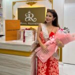 Nathalie Hart Instagram - Extended bday celebration 🍾 Decided to Pamper myself at @royalaestheticsph with my favorite vitamin drip that makes me fresh and young 😭🤯🤩 thank you @armissyou for my Baby LV bag 🤩 love you 😘 then decided to have a new hairdo 💇‍♀️ with @zero1story_