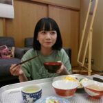 Natsume Mito Instagram - 『お屋敷の神様』舞台挨拶でした🌅！ 舞台となった西伊豆にまた戻ってくることが出来ました☺️ 素敵な時間をありがとうございました！ お天気悪くて、夕日は雲に隠れちゃって見られなかったのでまたリベンジしにきます🌅✊ @info_nishiizu #お屋敷の神様 stylist @kayo_fujiwara