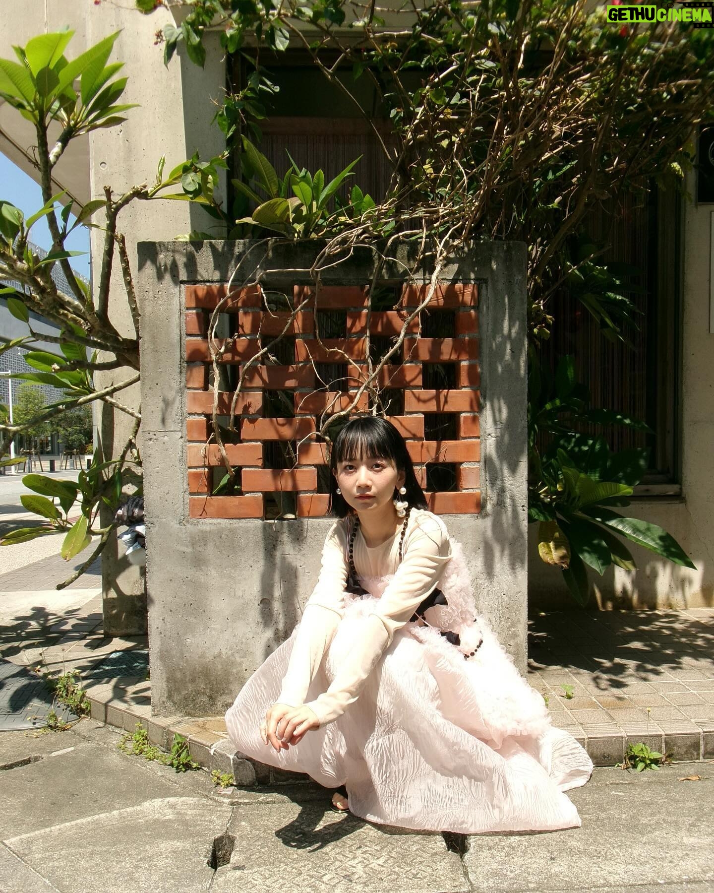 Natsume Mito Instagram - styling @kayo_fujiwara かよさんが🎀つけてくれた🥹💓天才カッ! . #第16回沖縄国際映画祭 #沖縄国際映画祭 #島ぜんぶでおーきな祭 #お屋敷の神様 #mito_natsume