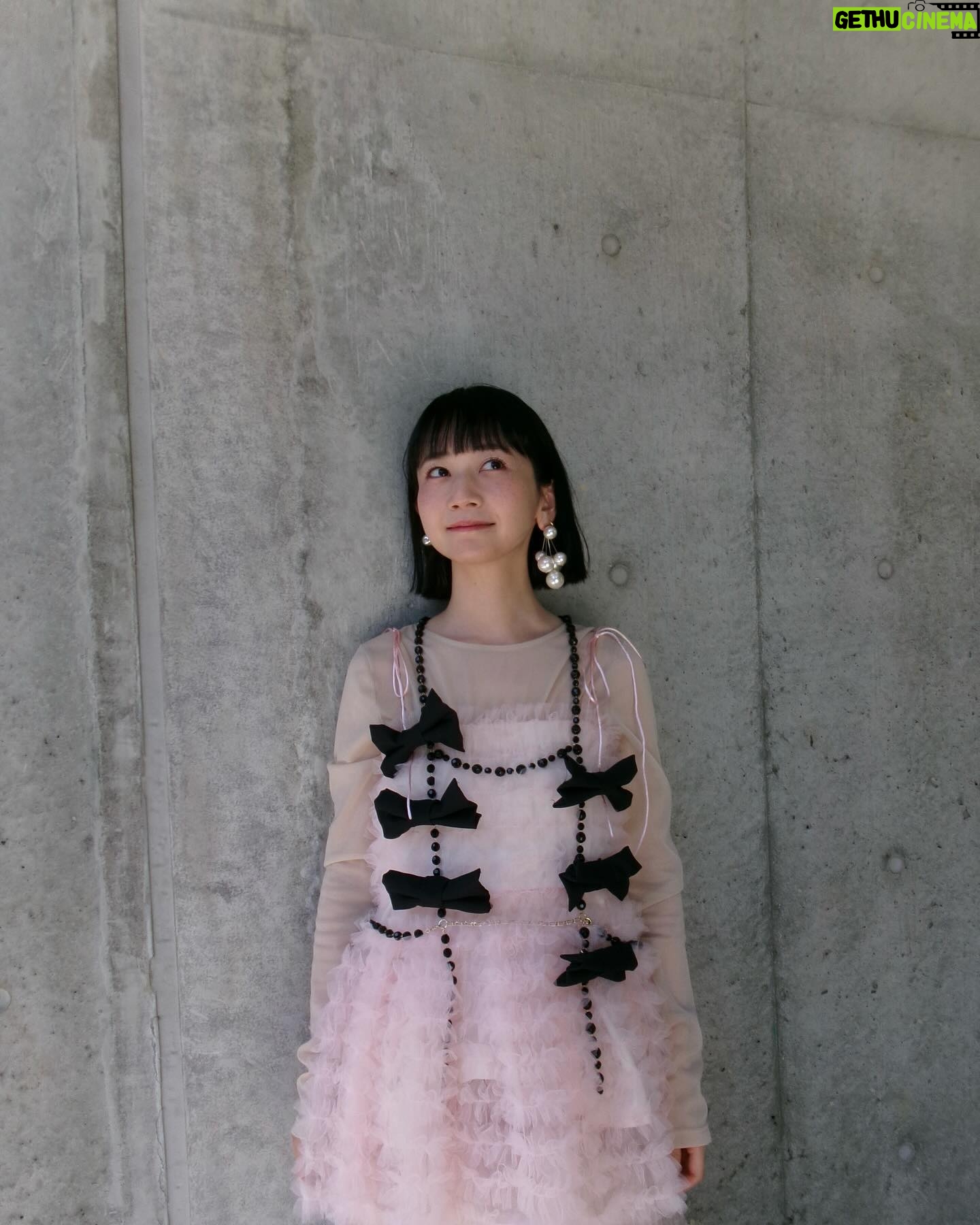 Natsume Mito Instagram - styling @kayo_fujiwara かよさんが🎀つけてくれた🥹💓天才カッ! . #第16回沖縄国際映画祭 #沖縄国際映画祭 #島ぜんぶでおーきな祭 #お屋敷の神様 #mito_natsume