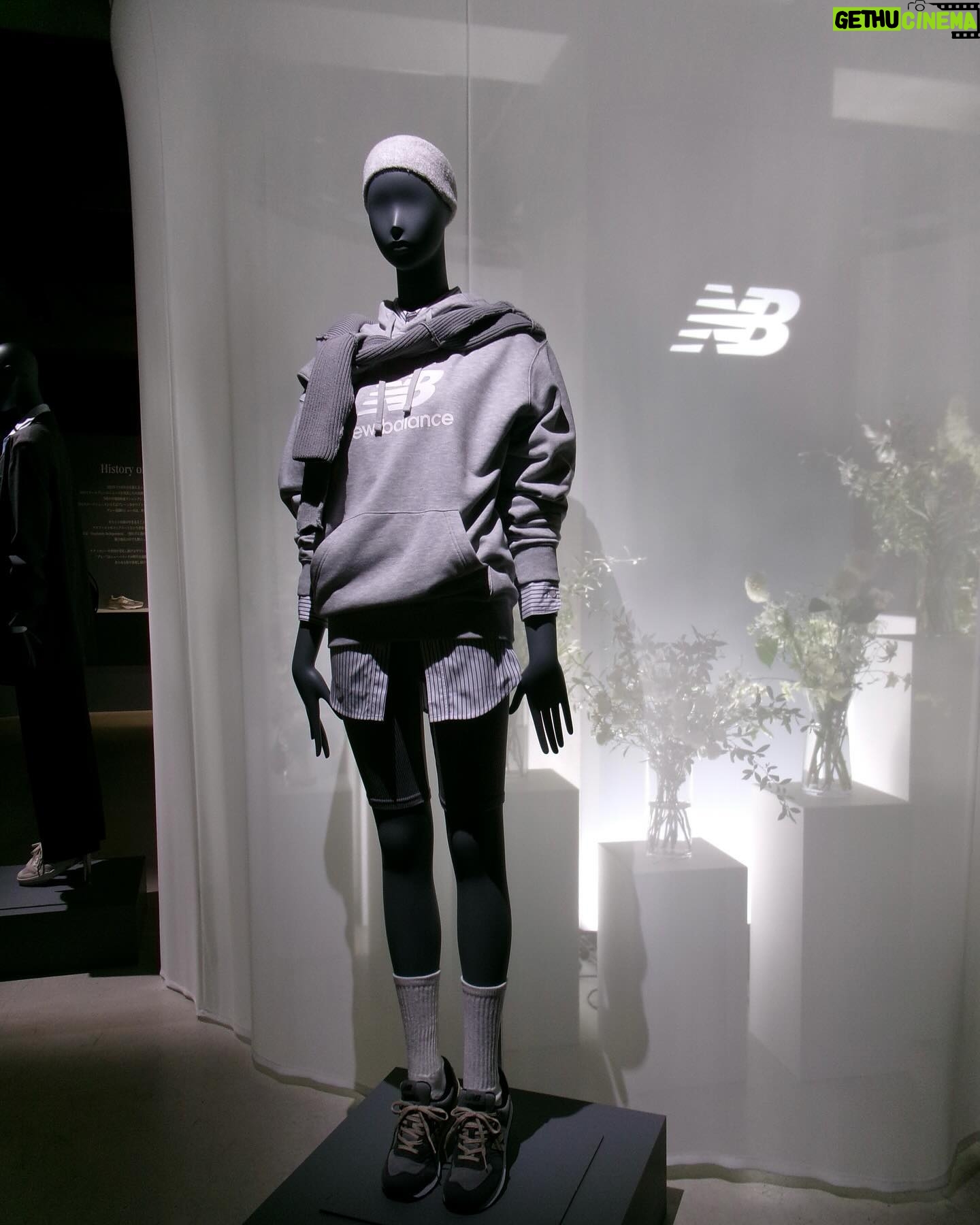Natsume Mito Instagram - New Balance Grey Days 2024 『Celebrating the Premium Grey』 に参加しました👟 グレーと女性をフォーカスした展示が本当に素敵でした! グレーってこんなかわいいんだ!って、この展示を通してグレーが好きになった🦭♡ グレーのニューバランスを取り入れた素敵なグレーのスタイリングに見惚れた1日だったよー👟♡ 1日だけのイベントだったからもっとたくさん広まってほしいなぁ🫶 #newbalance #greyday #pr @newbalance @newbalancewomen