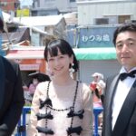 Natsume Mito Instagram - #第16回沖縄国際映画祭 🌺レッドカーペットを歩かせて頂きました！ 暑い中お声掛けくださった皆様ありがとうございました☺️ 久しぶりの沖縄で久しぶりになつめこにも会えたしとっても素敵な2日間でした🦭🌺 写真は「 #お屋敷の神様 」監督の源田泰章監督、西伊豆町の星野淨晋町長です！ 西伊豆の子供達ともレッドカーペットを歩けたのがよき思い出です🧒🏻👦🏻みんな仲良くしてくれてありがとう☺️ はーー！最高ー！だったー！ また沖縄の思い出を載せていきます🌺🦭 #島ぜんぶでおーきな祭 #mito_natsume