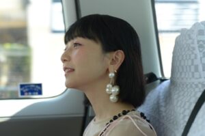 Natsume Mito Instagram - #第16回沖縄国際映画祭 🌺レッドカーペットを歩かせて頂きました！
暑い中お声掛けくださった皆様ありがとうございました☺️
久しぶりの沖縄で久しぶりになつめこにも会えたしとっても素敵な2日間でした🦭🌺
写真は「 #お屋敷の神様 」監督の源田泰章監督、西伊豆町の星野淨晋町長です！
西伊豆の子供達ともレッドカーペットを歩けたのがよき思い出です🧒🏻👦🏻みんな仲良くしてくれてありがとう☺️
はーー！最高ー！だったー！
また沖縄の思い出を載せていきます🌺🦭
#島ぜんぶでおーきな祭 
#mito_natsume