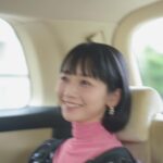 Natsume Mito Instagram - 第16回沖縄国際映画祭🌺 「 #お屋敷の神様 」舞台挨拶に登壇しました！ 観に来てくださった皆様ありがとうございました☺️🌺 私も初めて出来上がった映像を観させてもらいました！ 西伊豆の景色や出てくる人物全てが愛おしかったです。 私が演じたハナちゃんの言葉に、私自身改めてパワーをもらった気がします。 そして、クラウドファンディングでご協力頂いた方々も本当にありがとうございました！🌷 おかげで有難い環境で撮影する事が出来ました。 たくさんの方に感謝でいっぱいの作品です！ 明日も沖縄国際映画祭楽しみます！ レッドカーペット姿勢よく歩くぞい . stylist @kayo_fujiwara . #沖縄国際映画祭 #第16回沖縄国際映画祭 #島ぜんぶでおーきな祭 #きむちゃんのまねーじゃーふぉと #mito_natsume