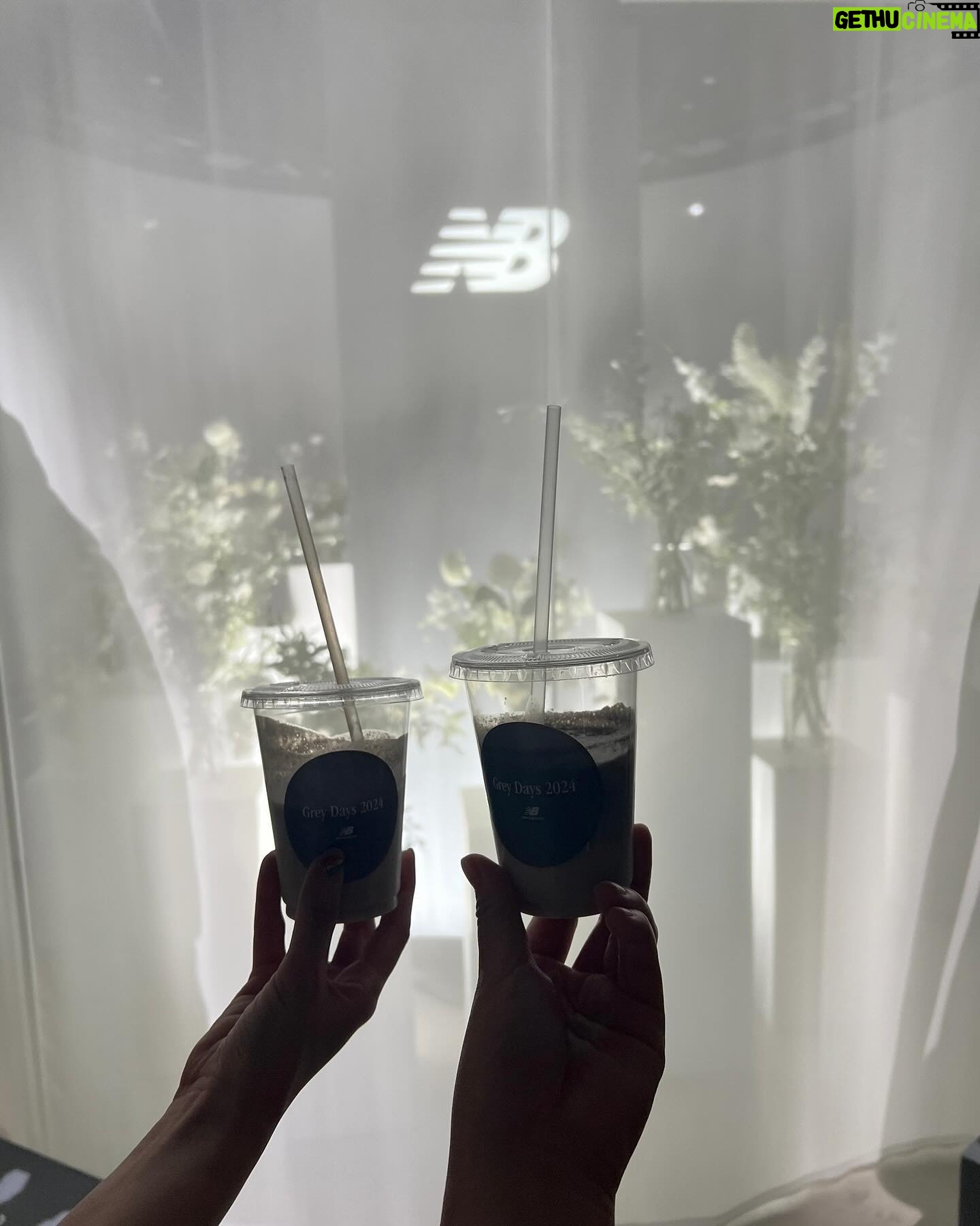 Natsume Mito Instagram - New Balance Grey Days 2024 『Celebrating the Premium Grey』 に参加しました👟 グレーと女性をフォーカスした展示が本当に素敵でした! グレーってこんなかわいいんだ!って、この展示を通してグレーが好きになった🦭♡ グレーのニューバランスを取り入れた素敵なグレーのスタイリングに見惚れた1日だったよー👟♡ 1日だけのイベントだったからもっとたくさん広まってほしいなぁ🫶 #newbalance #greyday #pr @newbalance @newbalancewomen