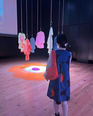 Natsume Mito Instagram - Marimekkoのパブリック ファッションショー を観てきました🩷
ハッピーだった〜💐
m!a!r!i!m!e!k!k!o!🎸🎵

#marimekko #marimekkoday #unikko #unikko60years #tokyo #marimekkojapan
#PR

@marimekko 
@marimekkojapan
