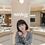 Natsume Mito Instagram - スイスのラグジュアリーウォッチ＆ジュエリーブランドが揃うデスティネーションストア〝 TimeVallée / タイムヴァレー 〟が、 4月26日（金）に日本初のブティックを麻布台ヒルズにオープン💐🥂♡ ラグジュアリー体験の新たなスタンダードを目指したTimeVallée Azabudai Hills エクリュとシャンパンゴールドの内装がとても印象的でドキドキしました🥂 今回店内で撮影させてもらって、自分に自信がつくような。そんな時計やジュエリーに出会えそうだなぁって思いました😌 11ものラグジュアリーメゾンの時計やジュエリーを広い店内で、自分のペースでゆったりお買い物できそうです！ わたしもときめくお買い物したいなぁ☺️⌚️💍 #timevallee #タイムヴァレー #baumemercier #iwc #panerai #PR #mito_natsume