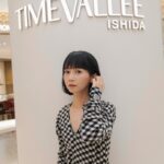 Natsume Mito Instagram - スイスのラグジュアリーウォッチ＆ジュエリーブランドが揃うデスティネーションストア〝 TimeVallée / タイムヴァレー 〟が、 4月26日（金）に日本初のブティックを麻布台ヒルズにオープン💐🥂♡ ラグジュアリー体験の新たなスタンダードを目指したTimeVallée Azabudai Hills エクリュとシャンパンゴールドの内装がとても印象的でドキドキしました🥂 今回店内で撮影させてもらって、自分に自信がつくような。そんな時計やジュエリーに出会えそうだなぁって思いました😌 11ものラグジュアリーメゾンの時計やジュエリーを広い店内で、自分のペースでゆったりお買い物できそうです！ わたしもときめくお買い物したいなぁ☺️⌚️💍 #timevallee #タイムヴァレー #baumemercier #iwc #panerai #PR #mito_natsume
