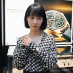 Natsume Mito Instagram - スイスのラグジュアリーウォッチ＆ジュエリーブランドが揃うデスティネーションストア〝 TimeVallée / タイムヴァレー 〟が、 4月26日（金）に日本初のブティックを麻布台ヒルズにオープン💐🥂♡ ラグジュアリー体験の新たなスタンダードを目指したTimeVallée Azabudai Hills エクリュとシャンパンゴールドの内装がとても印象的でドキドキしました🥂 今回店内で撮影させてもらって、自分に自信がつくような。そんな時計やジュエリーに出会えそうだなぁって思いました😌 11ものラグジュアリーメゾンの時計やジュエリーを広い店内で、自分のペースでゆったりお買い物できそうです！ わたしもときめくお買い物したいなぁ☺️⌚️💍 #timevallee #タイムヴァレー #baumemercier #iwc #panerai #PR #mito_natsume