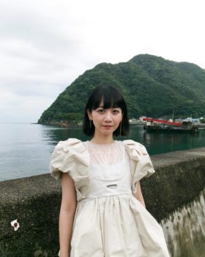 Natsume Mito Instagram - 『お屋敷の神様』舞台挨拶でした🌅！
舞台となった西伊豆にまた戻ってくることが出来ました☺️
素敵な時間をありがとうございました！
お天気悪くて、夕日は雲に隠れちゃって見られなかったのでまたリベンジしにきます🌅✊
@info_nishiizu 
#お屋敷の神様
stylist @kayo_fujiwara