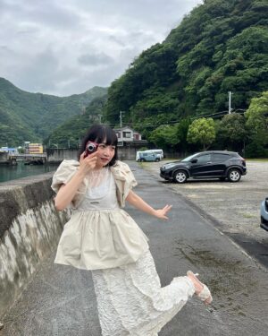 Natsume Mito Instagram - 『お屋敷の神様』舞台挨拶でした🌅！
舞台となった西伊豆にまた戻ってくることが出来ました☺️
素敵な時間をありがとうございました！
お天気悪くて、夕日は雲に隠れちゃって見られなかったのでまたリベンジしにきます🌅✊
@info_nishiizu 
#お屋敷の神様
stylist @kayo_fujiwara