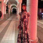 Natsumi Okamoto Instagram - tiittokyoさんのコレクションにご招待いただき @tiit_tokyo のアイテムのスタイリングで、 ショーを観させていただきました🟥どれも洗練された素敵なお洋服で、かわいかったです☺︎着用したワンピースもかわいい☺︎