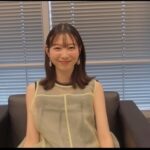 Natsumi Okamoto Instagram - メイクのみっこさんカメラ！うれしい📸💄 みんな今日もおつかれさま〜🍐 テレビに映るマネージャーの姿…おばけすぎるね