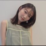 Natsumi Okamoto Instagram - メイクのみっこさんカメラ！うれしい📸💄 みんな今日もおつかれさま〜🍐 テレビに映るマネージャーの姿…おばけすぎるね