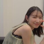 Natsumi Okamoto Instagram - メイクのみっこさんカメラ！うれしい📸💄 みんな今日もおつかれさま〜🍐 テレビに映るマネージャーの姿…おばけすぎるね