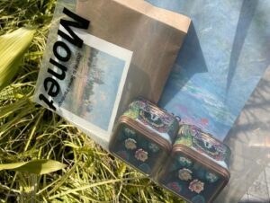 Natsumi Okamoto Instagram - モネ展🖼️かわいいかわいいクッキー缶。
家族にお土産。
