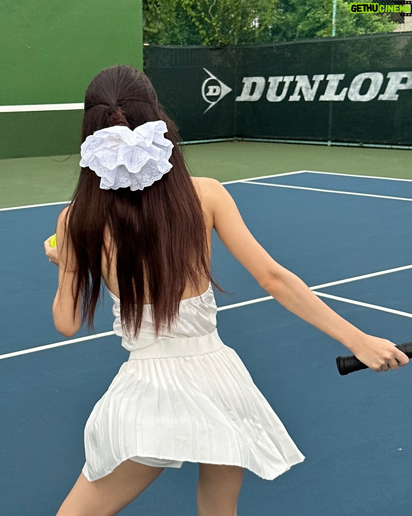 Nattamon Chokejindachai Instagram - มาค่ะพี่จะสอน ออกกำลังกายเชิง costume เค้าทำกันแบบนี้ค่าา🎾🎀⛑️😼👟💫