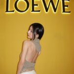 Nattamon Chokejindachai Instagram - 🐝 @loewe 🥃 take my whiskey neat ไปหน่อย เกิดเป็น memorable night ที่จำอะไรไม่ได้เลยจ้า 5555555 Discover LOEWE Paula’s Ibiza 2024 Collection at Paulas Pop up, Thara hall, IconSiam 27 April - 19 May 2024 @loewe #LOEWE #LOEWEpaulas