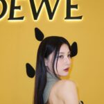 Nattamon Chokejindachai Instagram - 🐝 @loewe 🥃 take my whiskey neat ไปหน่อย เกิดเป็น memorable night ที่จำอะไรไม่ได้เลยจ้า 5555555 Discover LOEWE Paula’s Ibiza 2024 Collection at Paulas Pop up, Thara hall, IconSiam 27 April - 19 May 2024 @loewe #LOEWE #LOEWEpaulas
