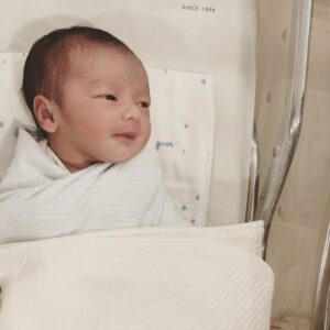 Nattasha Nauljam Instagram - ผมชื่อ เรมา คับ ผมหล่อมั้ยคับพี่ๆ 🥰💕 แม่ตกหลุมรักตั้งแต่แรกเจอเลยลูกจ๋า 🥰 #rhemaratthasha